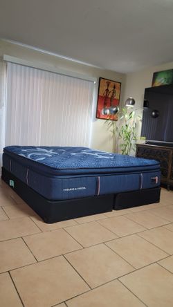 HIGH QUALITY CALIFORNIA KING SIZE STEARNS AND FOSTER STATE MATTRESS AND BOXSPRINGS FOR SALE! IN EXCELLENT CONDITION, FREE DELIVERY