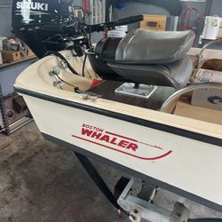 BOSTON WHALER