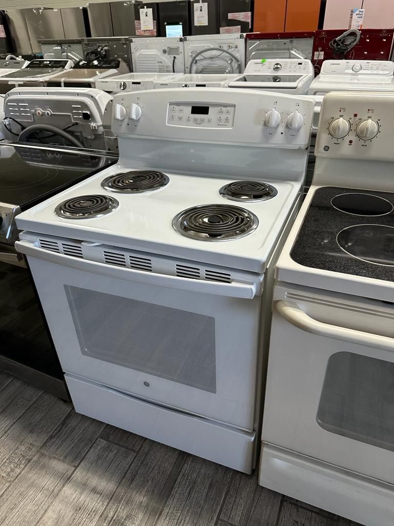 Ge profile white electric stove with coil top stove for Sale in Phoenix