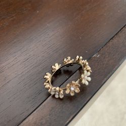 Unique Daisy Ring Size 7 1/2 Ring 