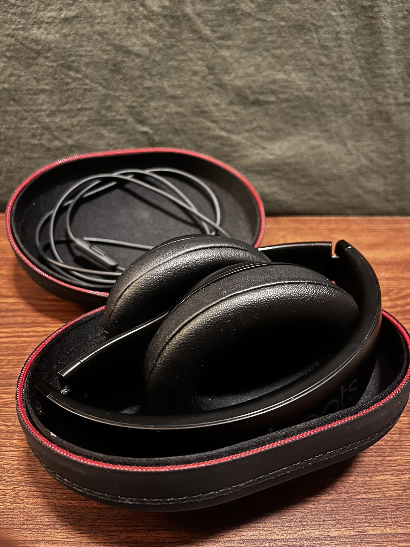 Beats studio pros noise cancelling headphones