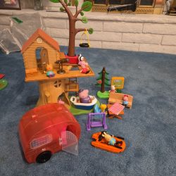 TREE HOUSE WITH PEPPA PIG CHARACTERS ETC. SEE DESCRIPTION