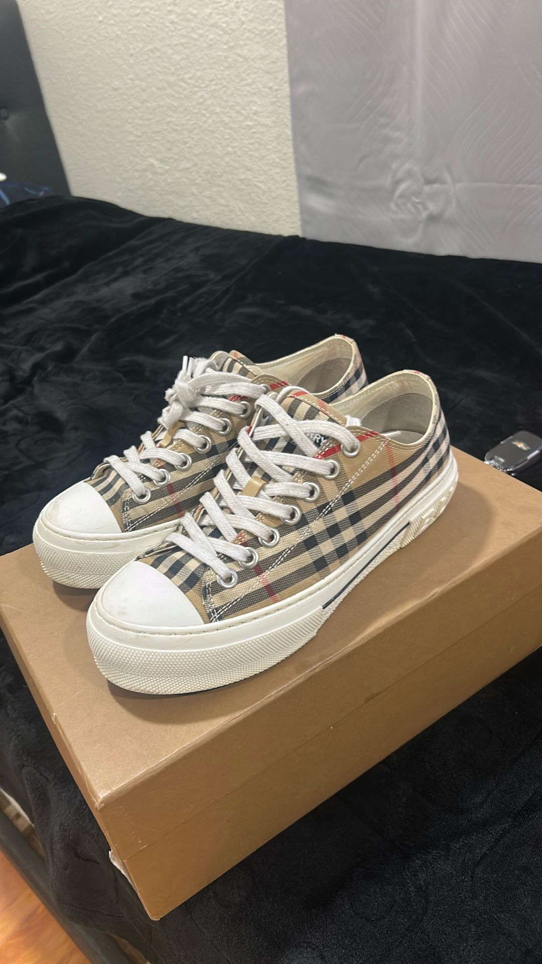 Burberry converse Men