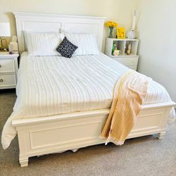 Queen Bed Set Living spaces White 