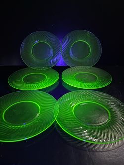 6 Vintage Uranium Green Depression Glass Plates Twisted Optic 8.25”