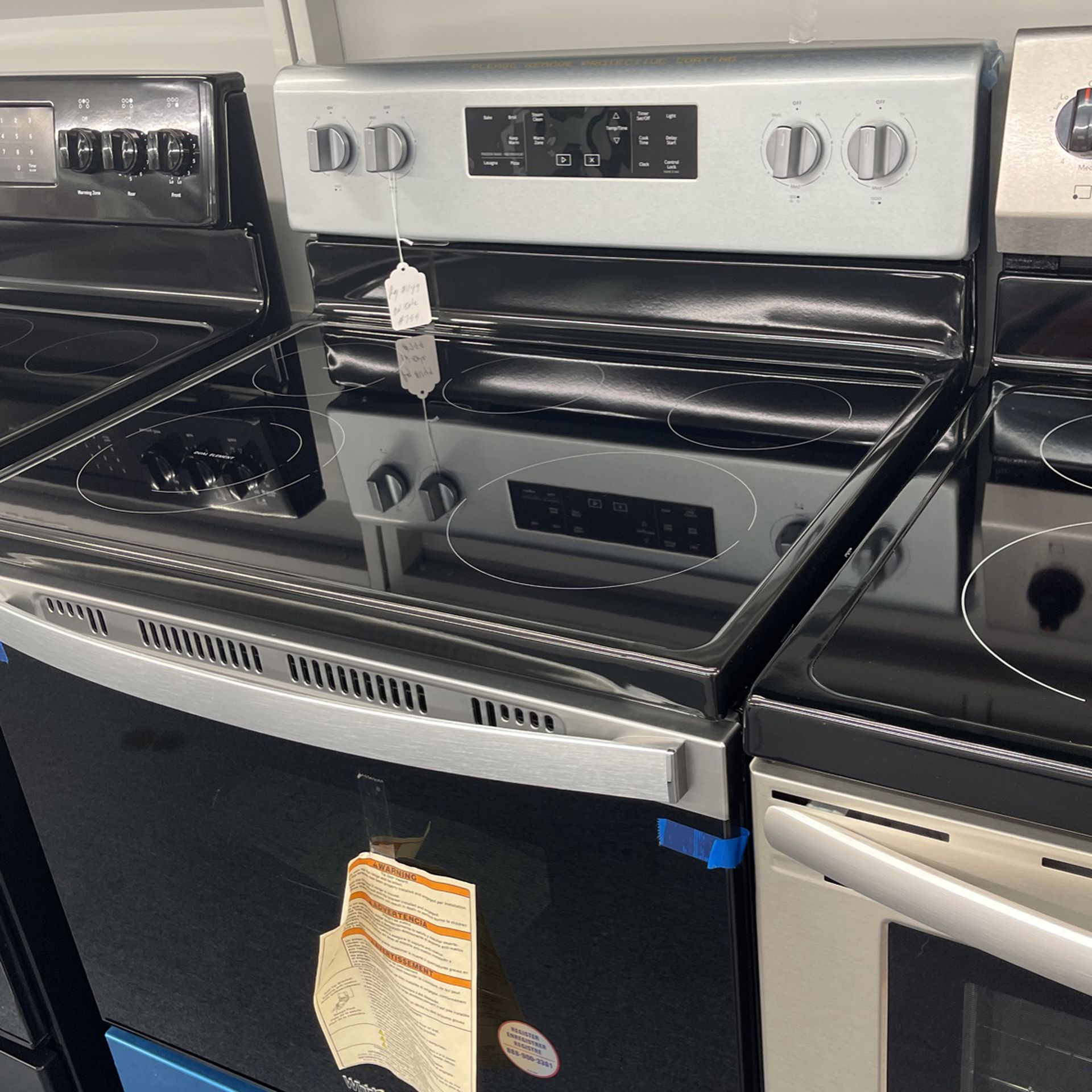 New Scratch And Dent Whirlpool 5 Burner Glass Top Stainless Steel Range. 1 Year Warranty