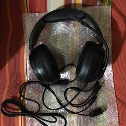 New Gaming Head Phones  In Box  Never Used!