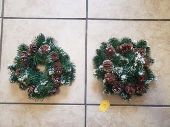 Christmas wreath w/ Pinecones