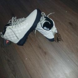 Brand New  Special Edition Van/Boots