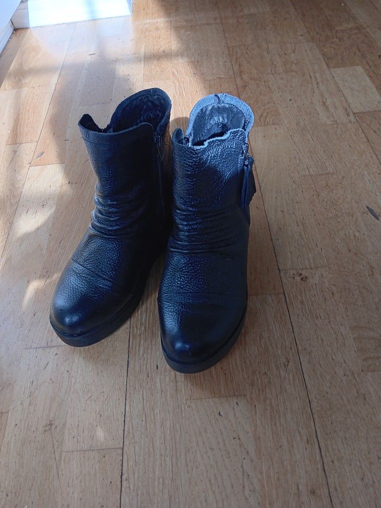Leather Boots Size 8 But Fits 7