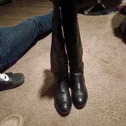 BOOTS        Size 7