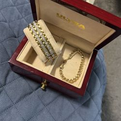 Vendo un reloj marca Bulova en diamante color dorado color oro incluyendo una manilla enchapada en oro 14