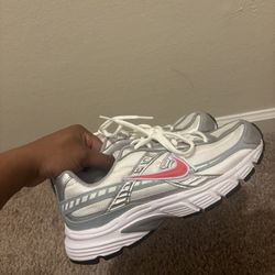 Size 8 Women’s nikes