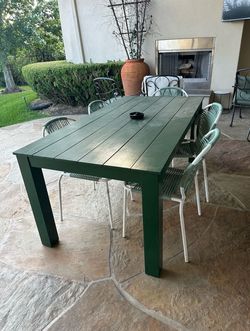 Outdoor Patio Table & Chairs