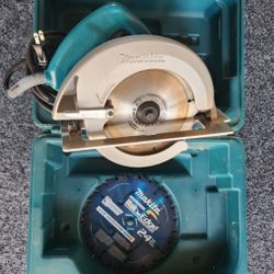Makita 5007NB 7 1/4" Corded Circular Saw with Case - Like New