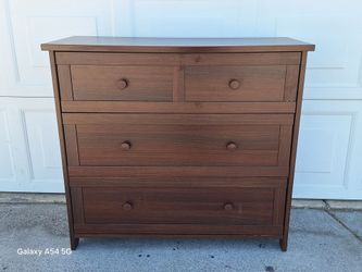 DRESSER