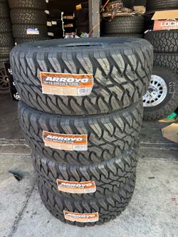 35x12.50r22 Arroyo tires nuevas con 50,000 millas de garantĆa las 4