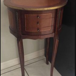 Italian Side Table / Jeweler Fine Inlayed Wood
