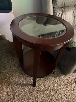 2 wood end tables