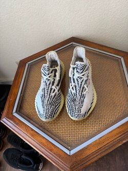 Yeezy Zebra size 11