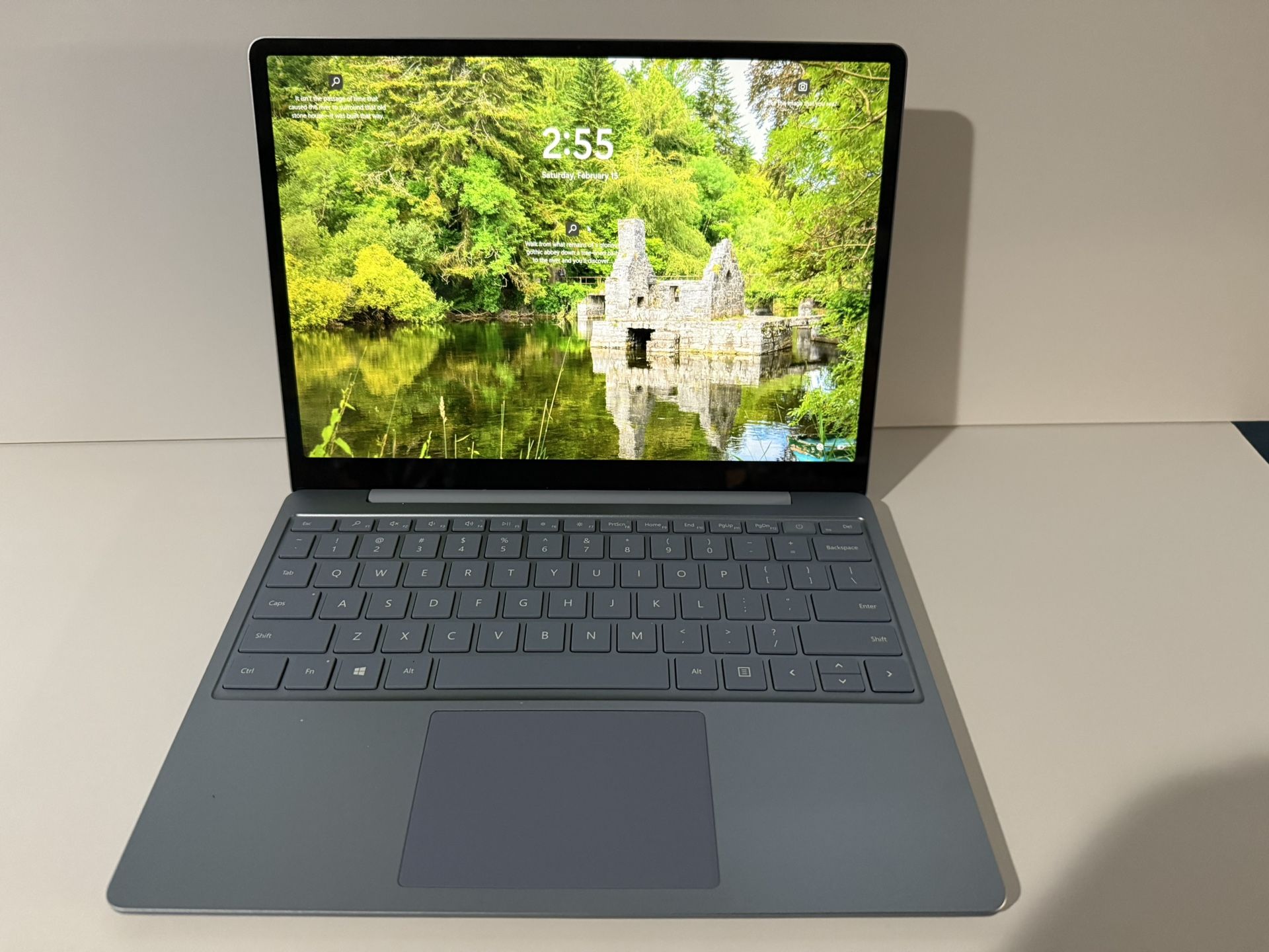 Surface Laptop Go1943 i5-10 1.0GHZ 8RAM 128-SSD
