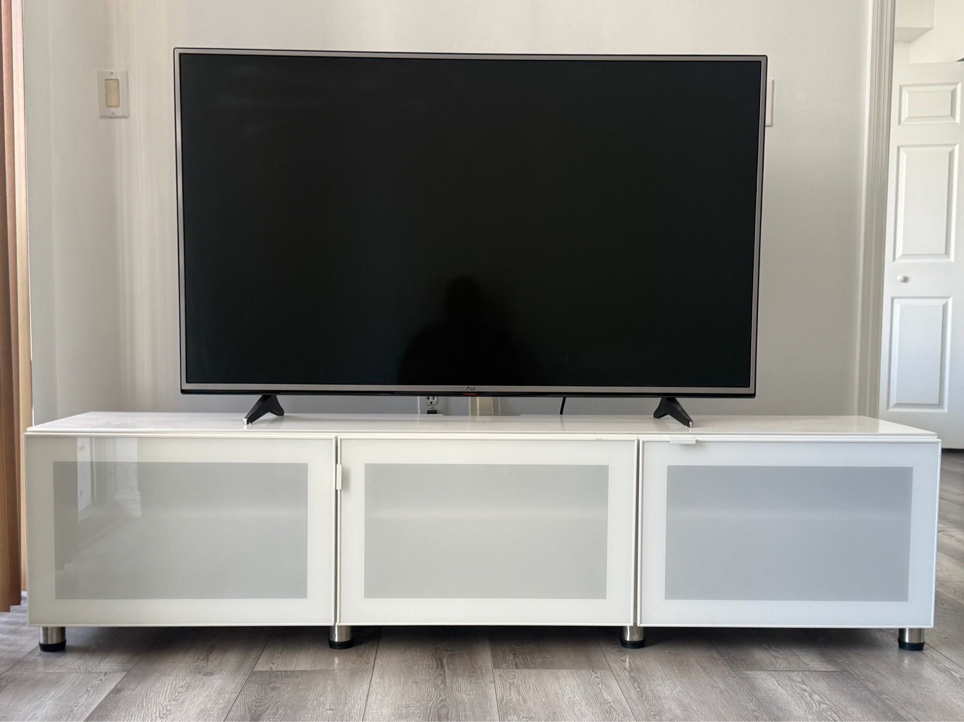 TV Stand and Smart TV LG 55”