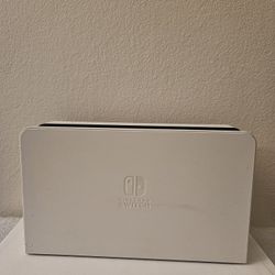 NINTENDO SWITCH OLED MODEL  WHITE DOC SET WITH  HDMI CORD  & CHARGING CABLE PRE-OWNED 