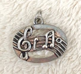 NWOT Treble Clef MUSIC STAFF - Oval Pewter tone Charm w/No
