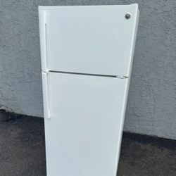 Household GE Refrigerator Fridge Freezer Great For Garage