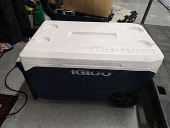 Large Rolling Igloo Cooler
