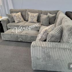 
✅️✅️"3-Piece Convertible Sectional
Reversible Storage Sofa + Reversible Sofa with Pull-Out Bed + USB Port"✅️✅️