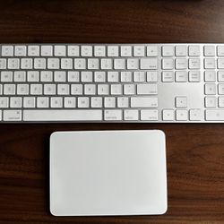 Apple Magic Keyboard & Magic Trackpad