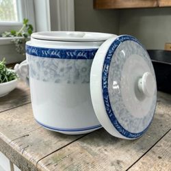 Cheng’s White Jade Porcelain Ginger / tea Jar Foo Dog Blue Floral 8” Lidded