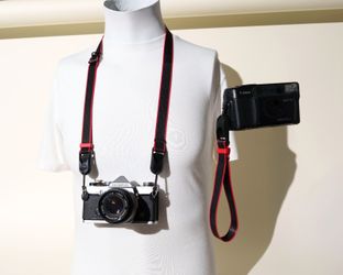 Camera Strap Set Neck + Wrist Peak Design Anchors Quick Release Black Red Stripe 22-40"