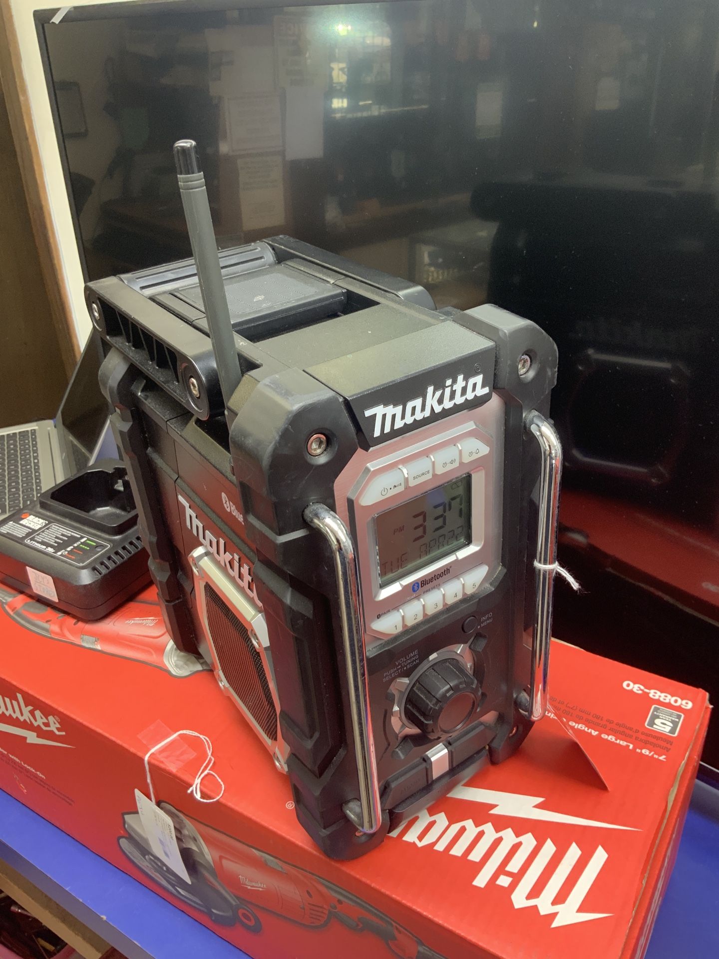 Makita Bluetooth FM Outdoor Jobsite Portable Speaker