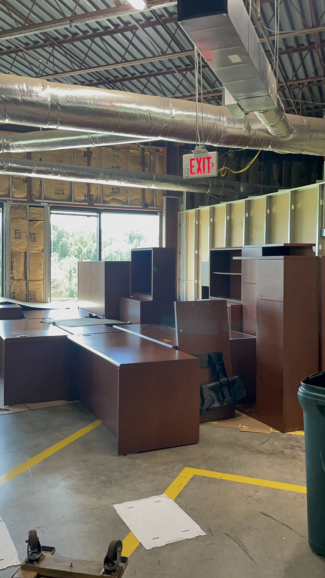 USED DESKS n CHAIRS $1000 and Under