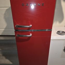 Galanz Retro Compact Refrigerator