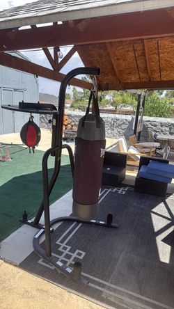 Boxing bag with stand (heavy bag)
