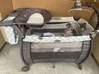 Eddie Bauer bassinet