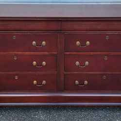 (FREEDELIVERY) Rooms To Go Cherry 8 Drawer Dresser 