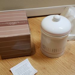 AVON PORCELAIN APOTHECARY JAR 6" Milk White & Pink VINTAGE 1987
