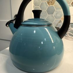 Le Creuset Oolong Whistling Tea Kettle Teal Enamel On Steel 1.6 Qt