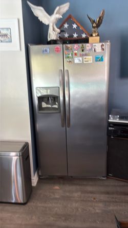 Stainless steel fridgedaire perfect condition