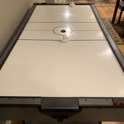 7 Ft Air Hockey Table (working)