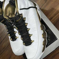 Nike Jordan Men's Air Jordan 9 Retro White/Black/Militia Green Basketball  Shoes