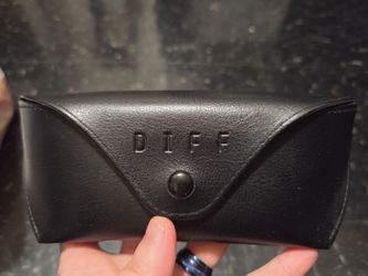 DIFF Bella Model Sunglasses with Case