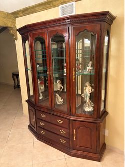 Thomasville China Cabinet