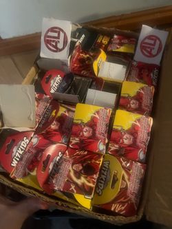 box of marvel figure small toys