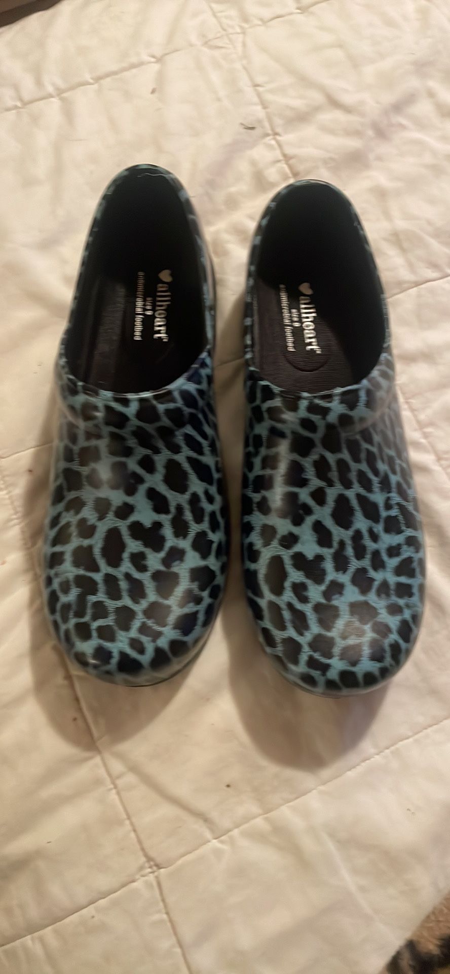 Universal Slip On All heart Shoes. Never Worn,Brand New Size 9.