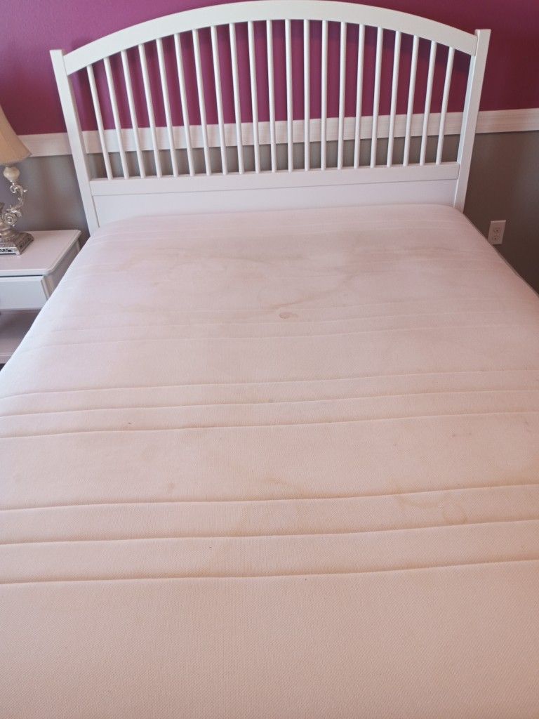 Queen Bed With Mattress